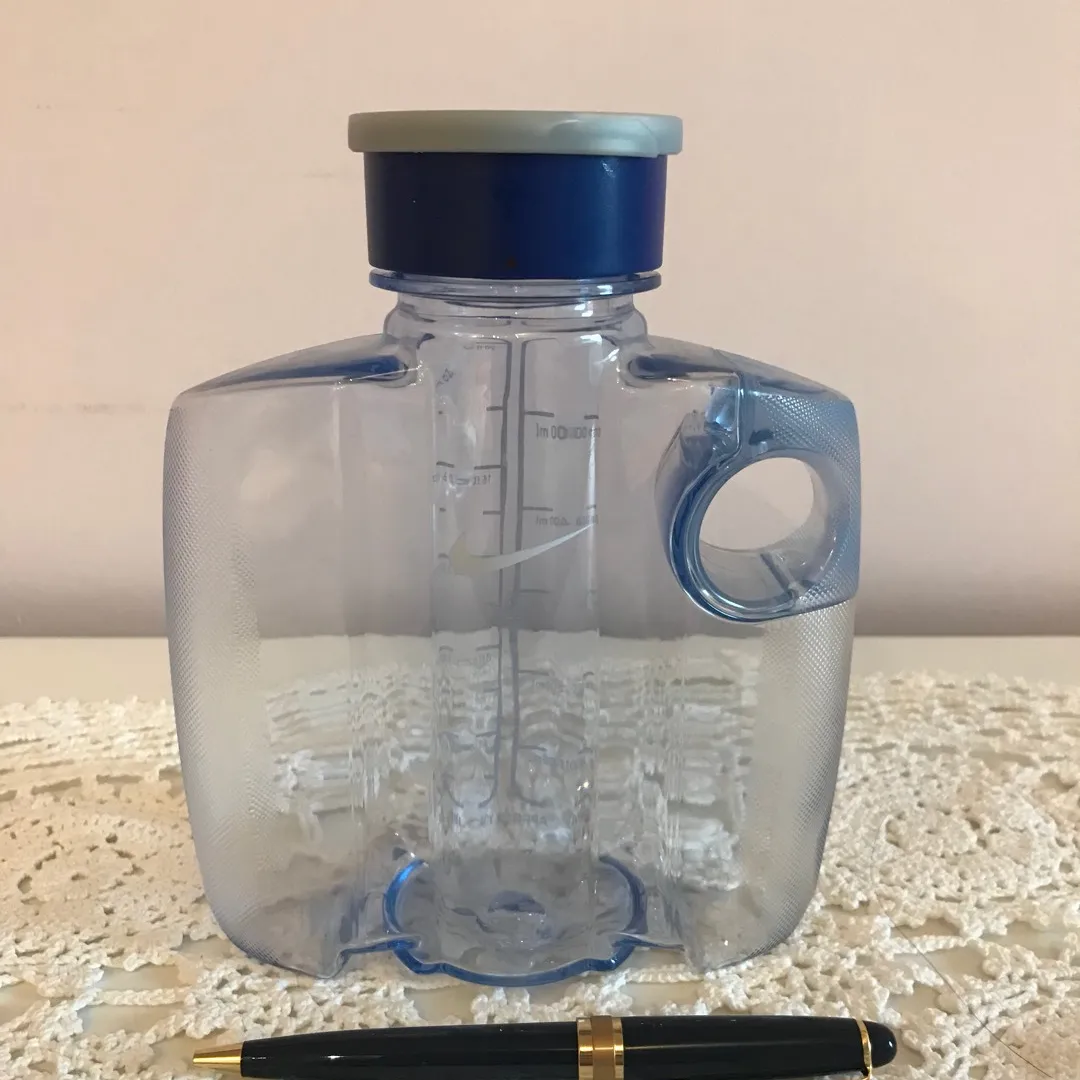 Nike Classic Water Bottle photo 1