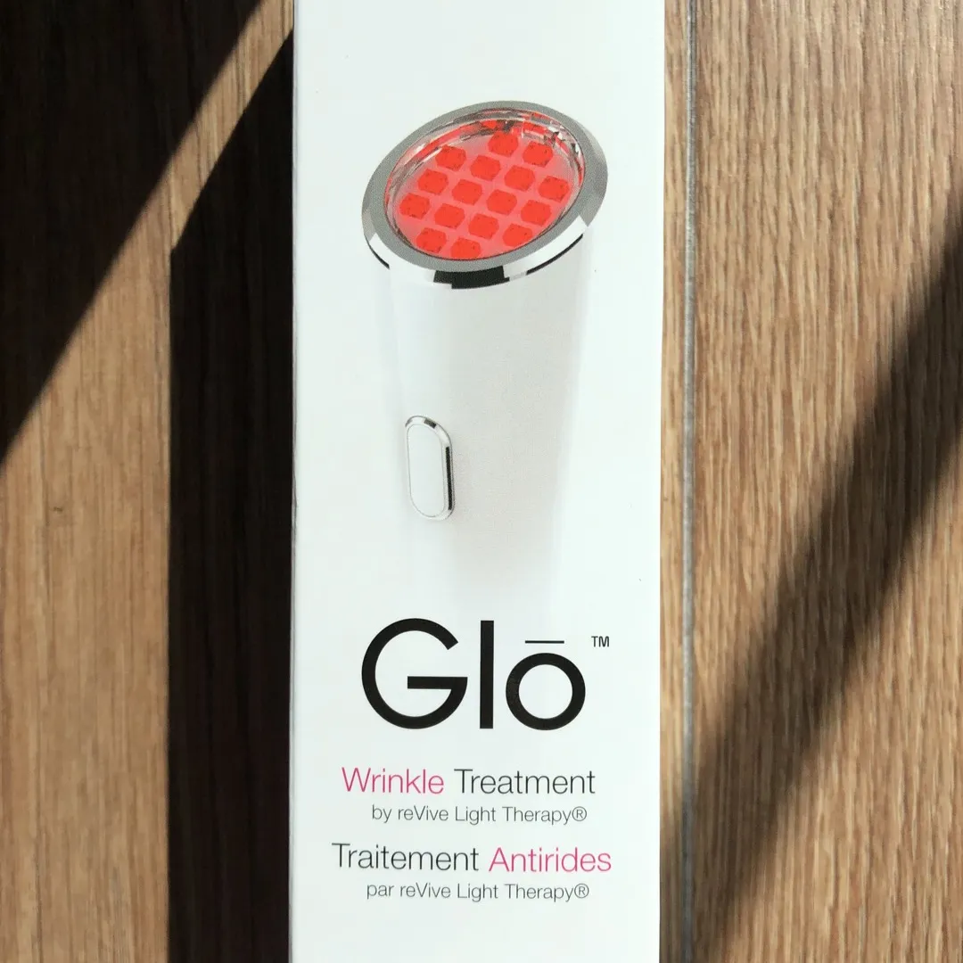 BNIB Revive Light Therapy Glo Wrinkle Treatment photo 1