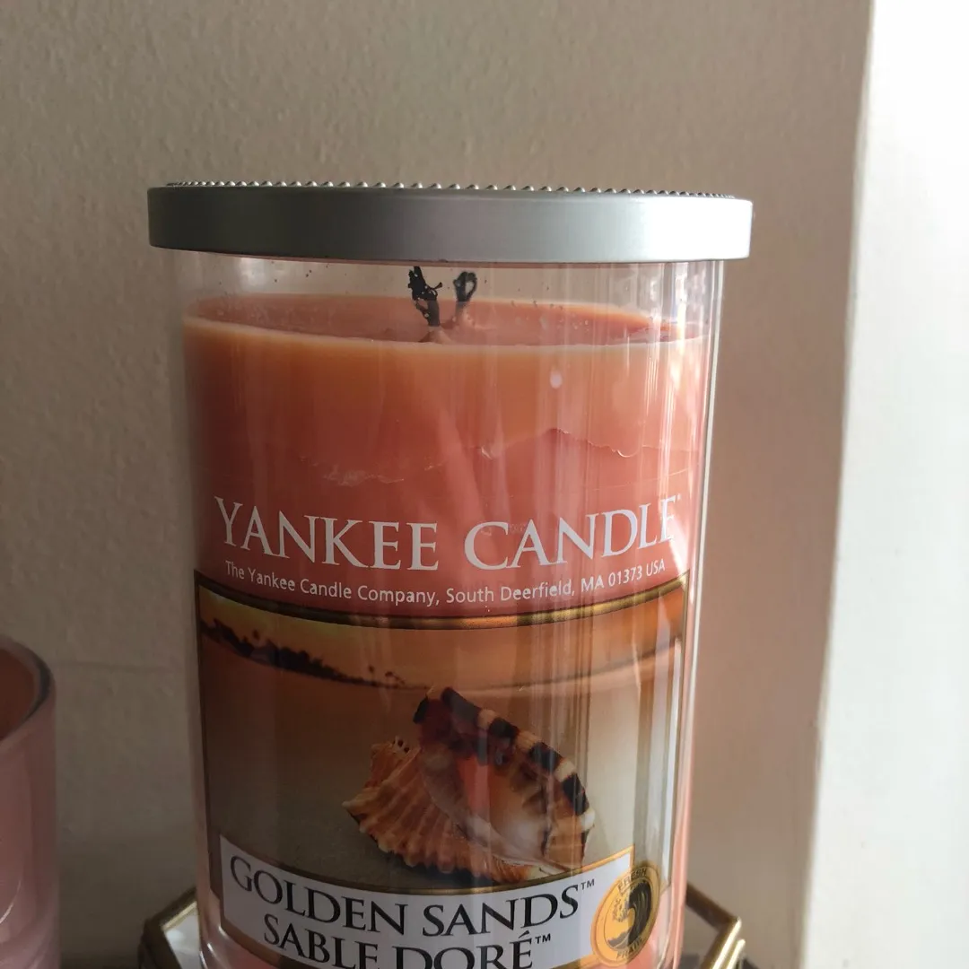 99% Full Yankee Candle Golden Sands photo 1