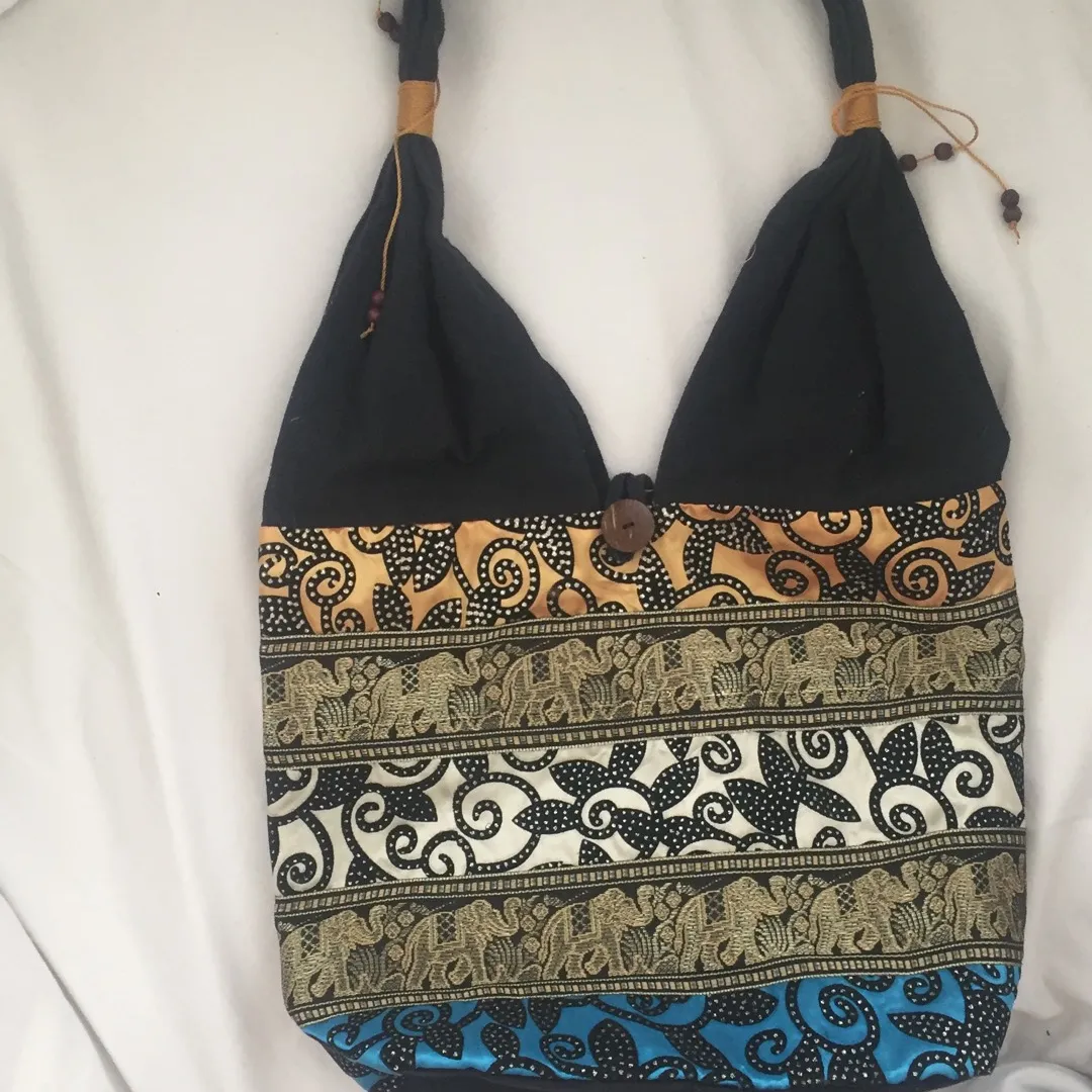 single strap embroidered hand bag photo 3