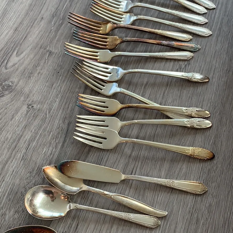 Vintage Lot of 16 Pieces of Silverplate Flatware Wm Rogers A1... photo 1