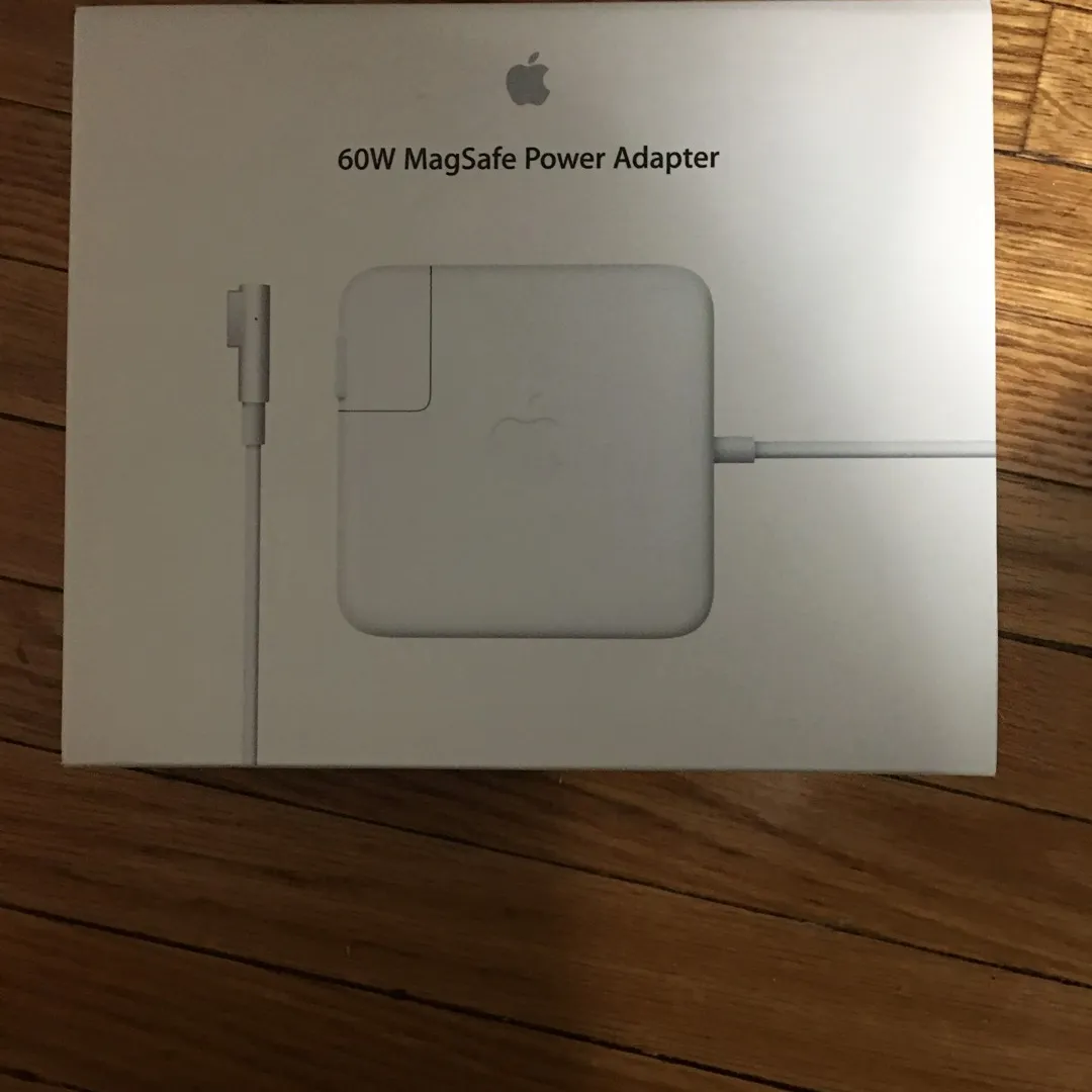 Apple power Adaptor photo 1