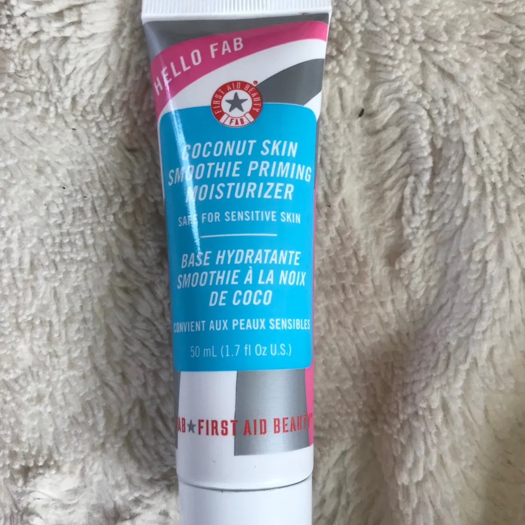 First Aid Beauty - Coconut Skin Smoothie Priming Moisturizer photo 1