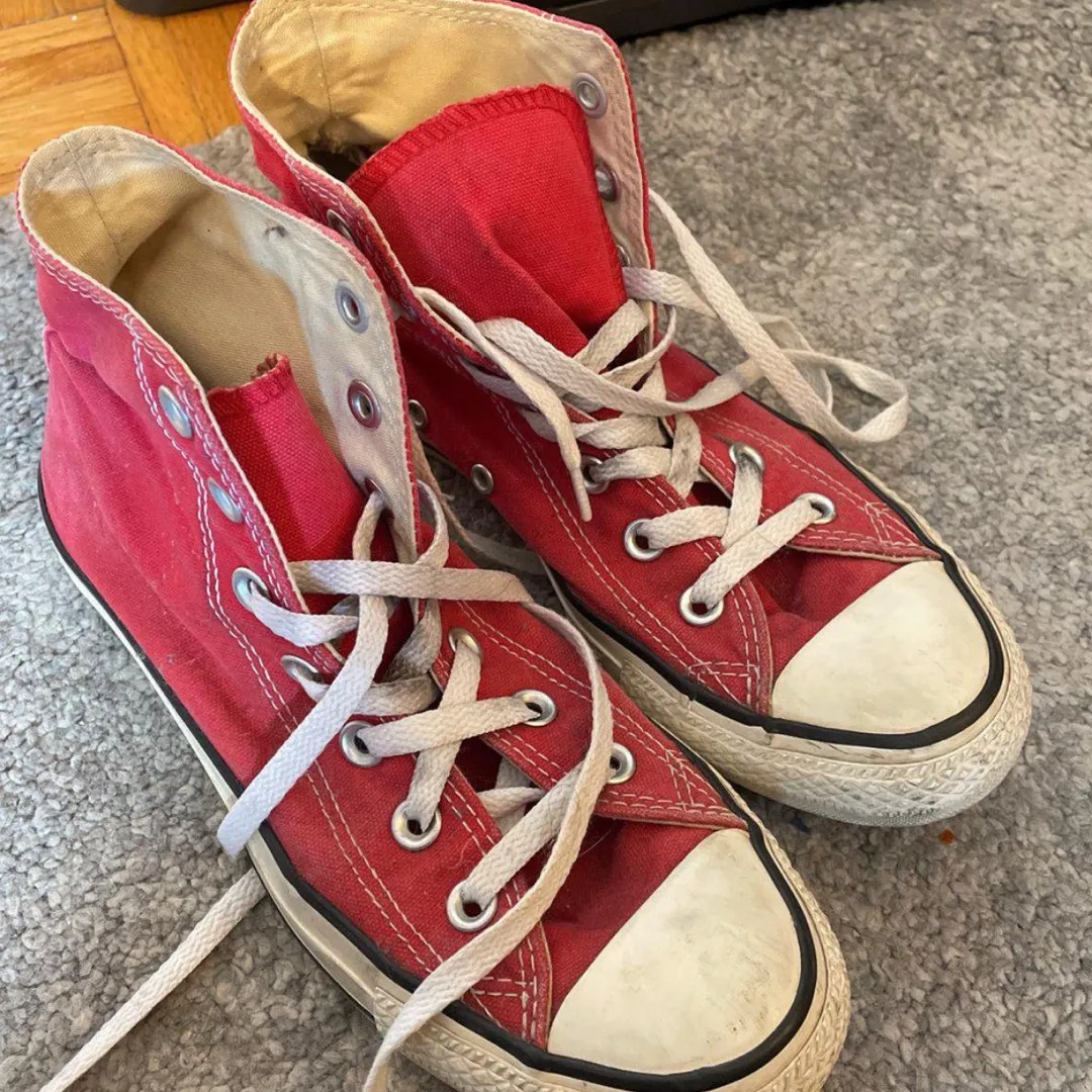 Red Converse Size 7 Women’s photo 1