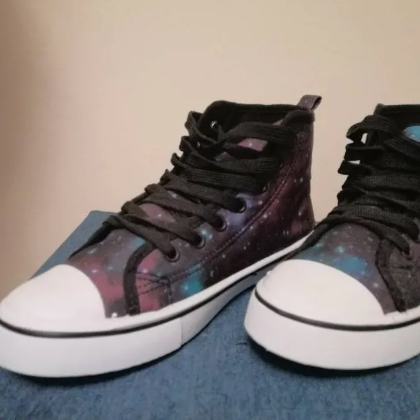Brand New Galaxy Sneakers photo 3