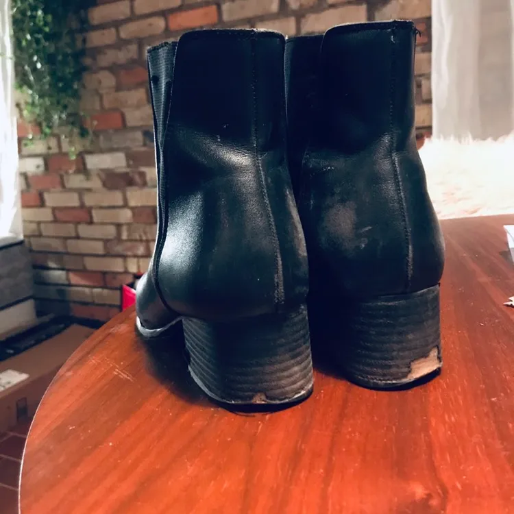Urban Outfitters Chelsea Boot Size 7 photo 3