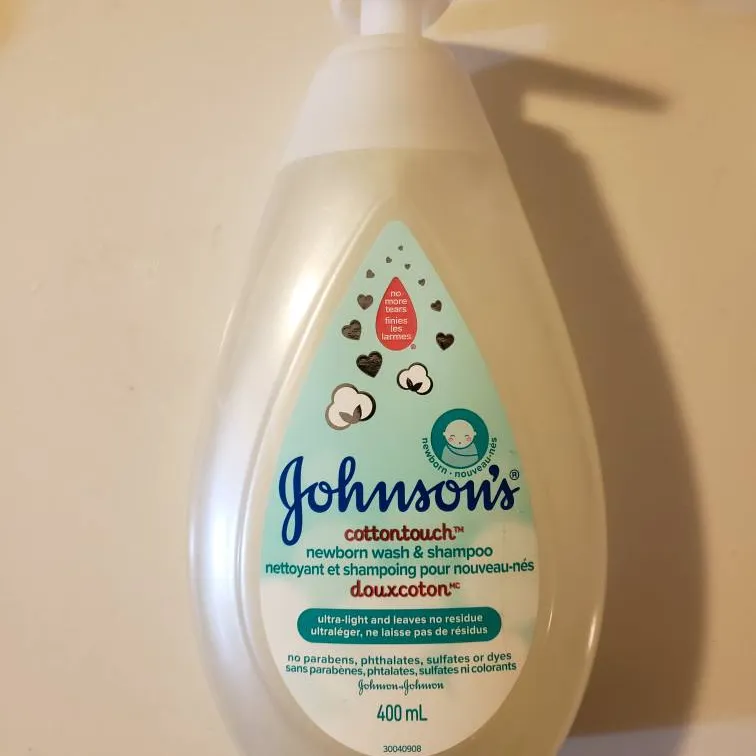 Johnson's Cottontouch Newborn Shampoo Bodywash photo 1