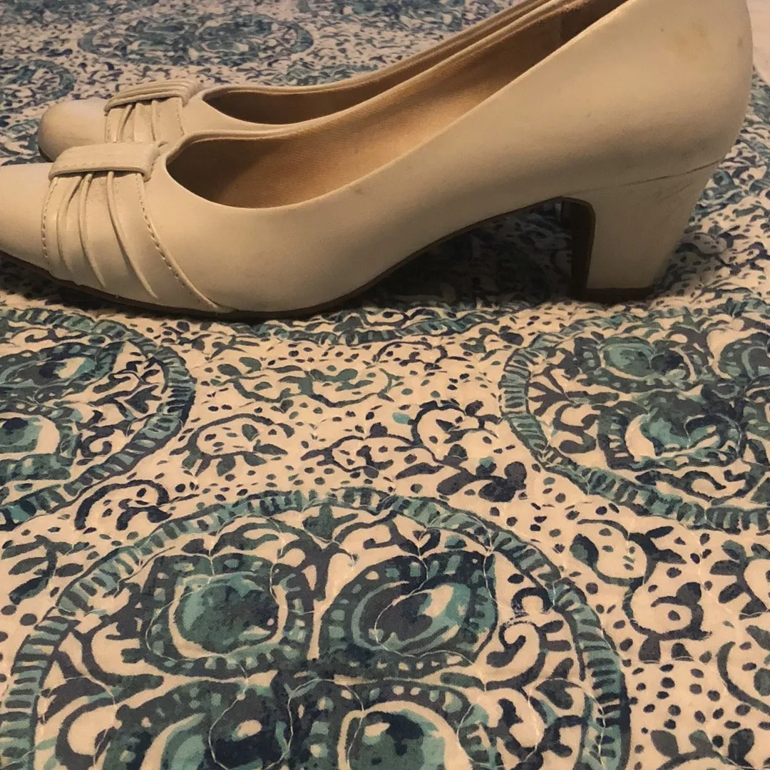 White Heels Size 6. photo 3