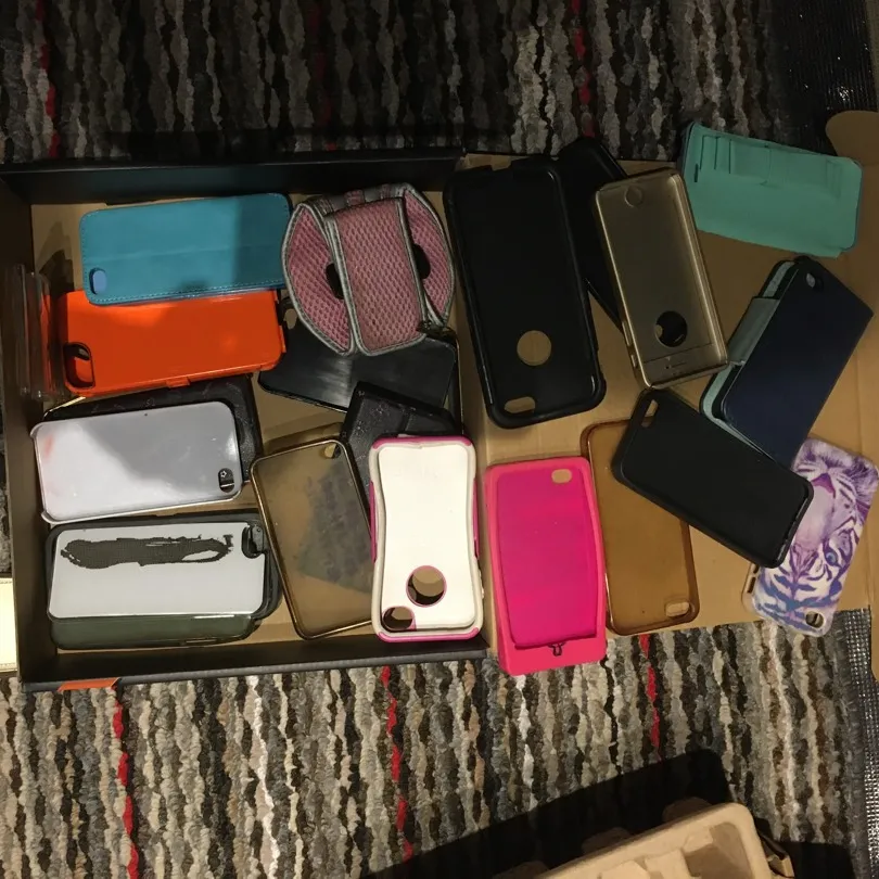 Lots Of iPhone 4 And iPhone 5 Protectors And Cases photo 1