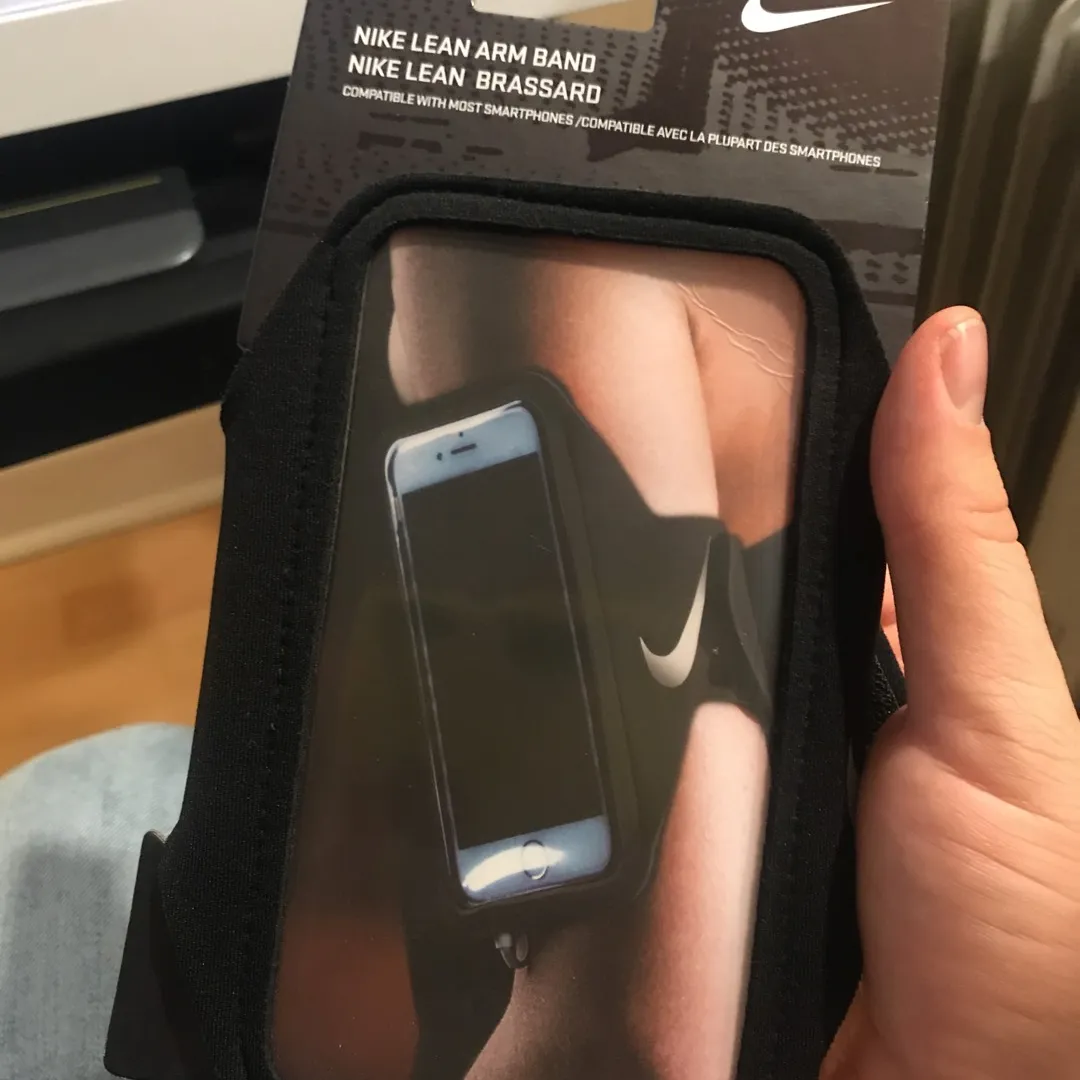 Nike Lean Arm Band for your cellphone photo 1
