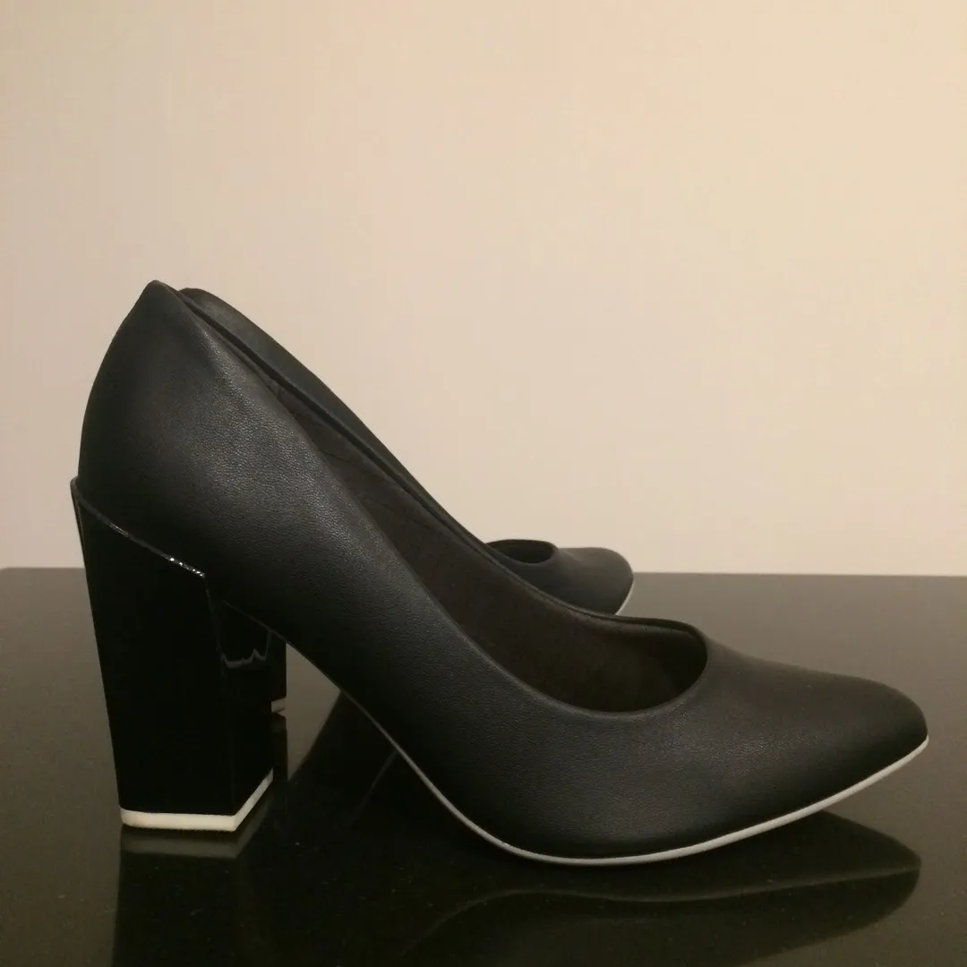 Classic Black Heels With A Twist photo 6