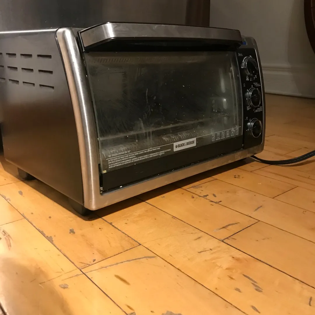 Black and Decker Toaster Oven photo 1