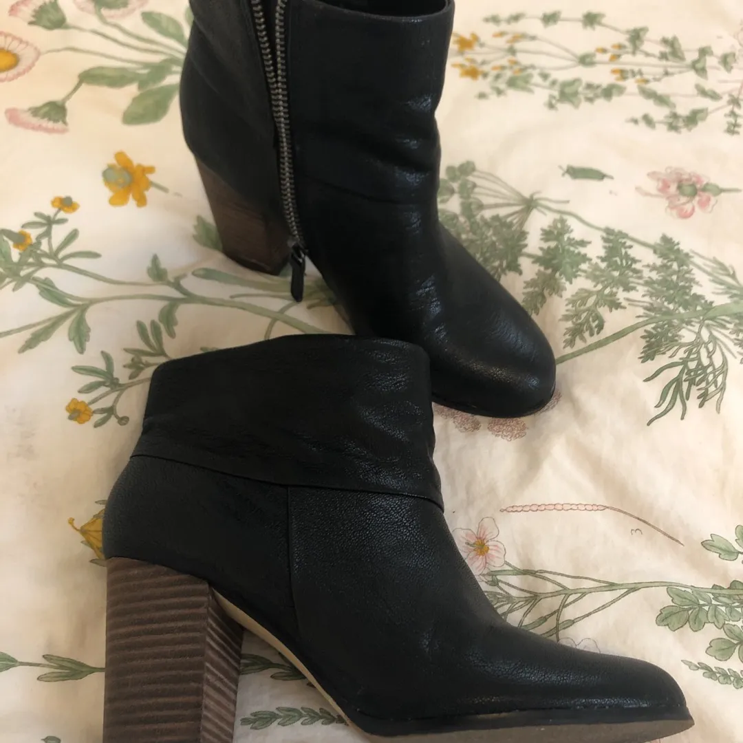 Leather Size 6 Ankle Boots photo 1