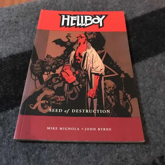 Hellboy Volume 1 photo 1