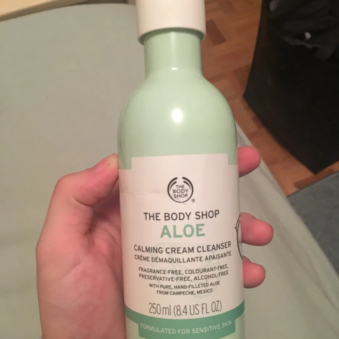 the body shop cleanser photo 1