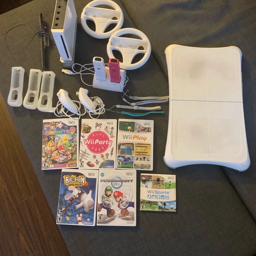 Wii Set + Games photo 1