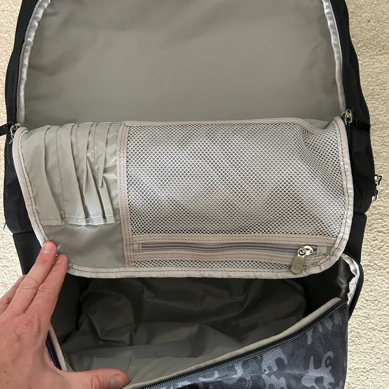 Gravis carry-on wheeled / backpack photo 4