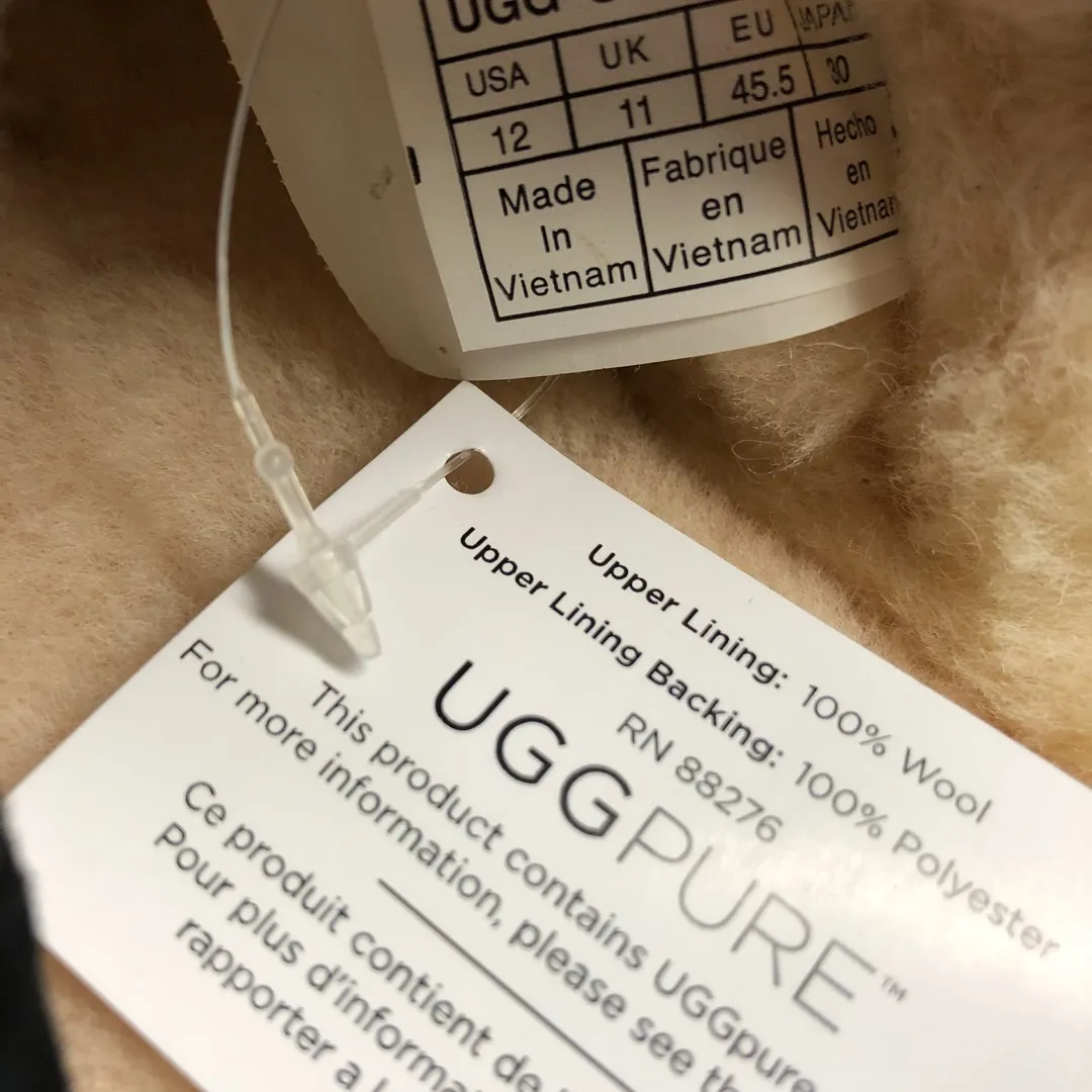 Giftable: Authentic UGG Slippers photo 3
