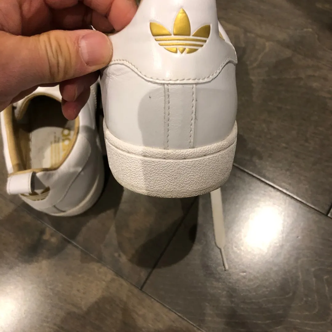 White Adidas Shoes. Size 9. Great Condition. photo 4