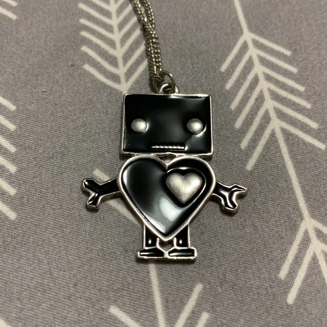 🍂 Black Heart Robot Necklace photo 1