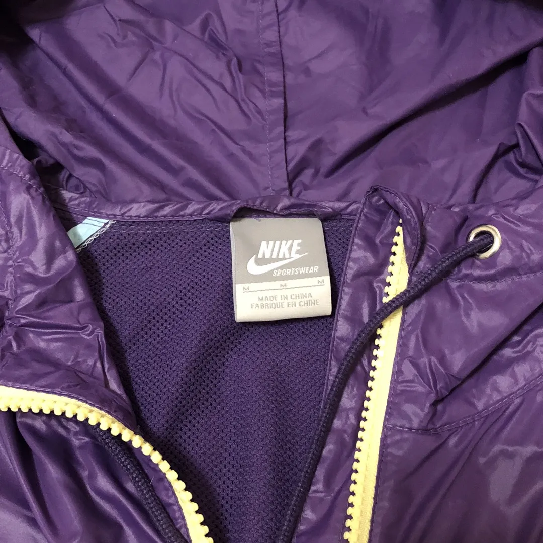 Women’s Nike Run Jacket - Size Medium photo 3