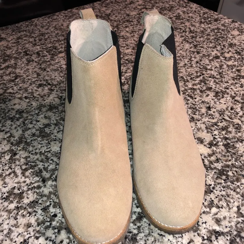 Urban Outfitters Chelsea Boots photo 3