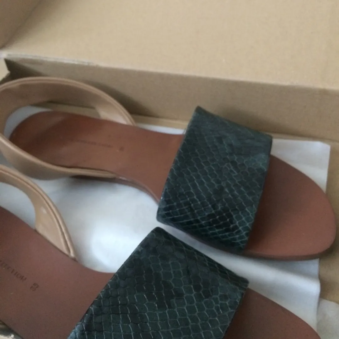 Zara Women’s 5/35 Flat Leather Sandals photo 1