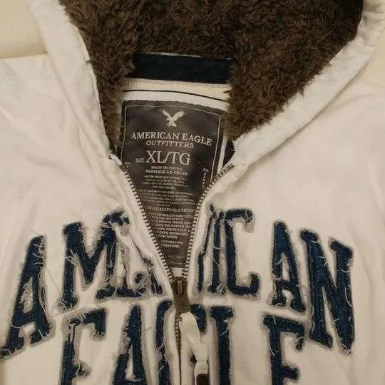 White XL Men's American Eagle Sweater photo 1