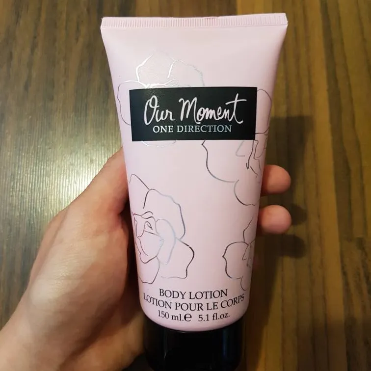 150 Ml Our Moment One Direction Body Lotion photo 1