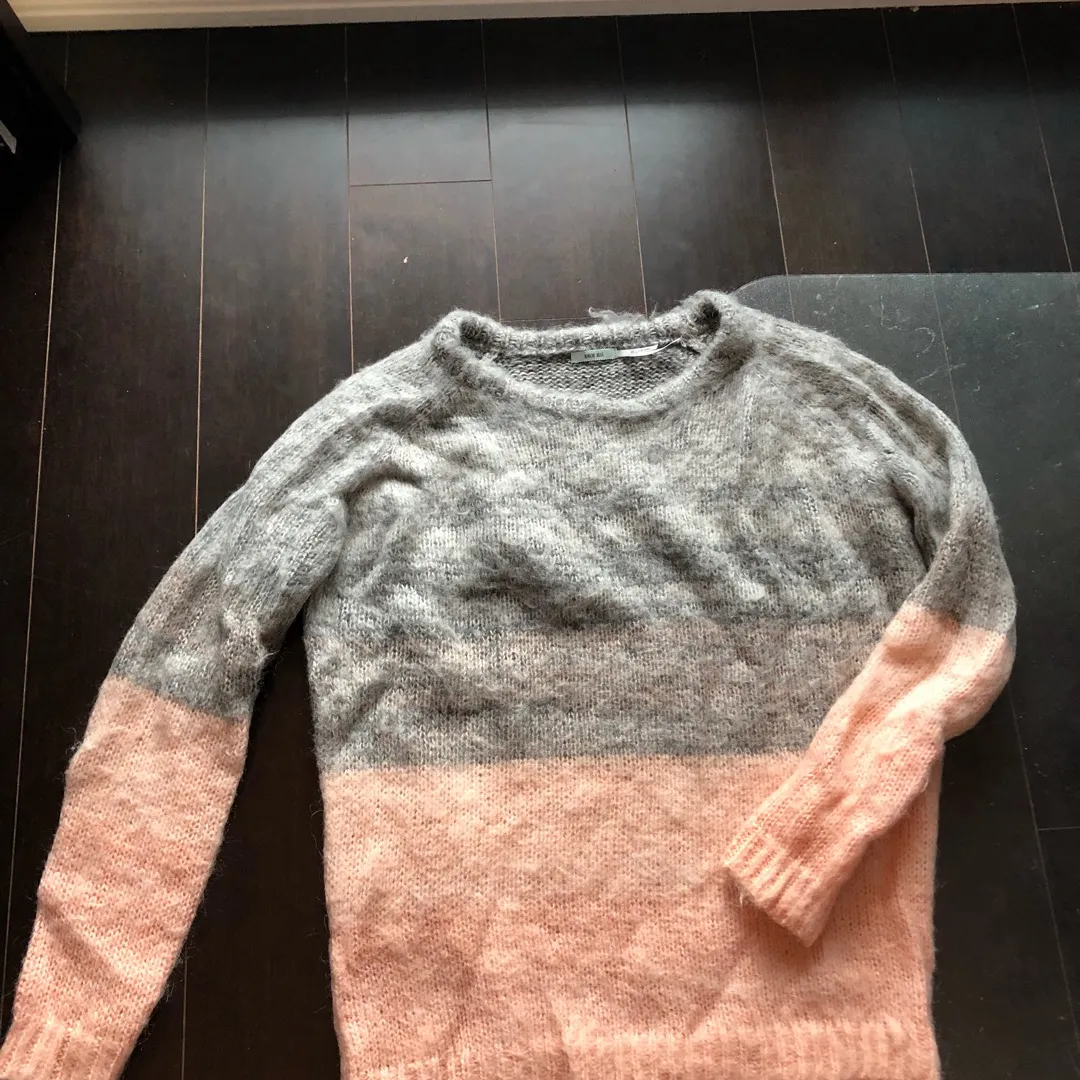 Urban Outfitters Sweater Size XS photo 1