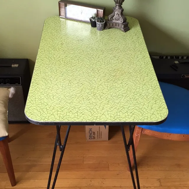 *PENDING* Formica Kitchen Table photo 1