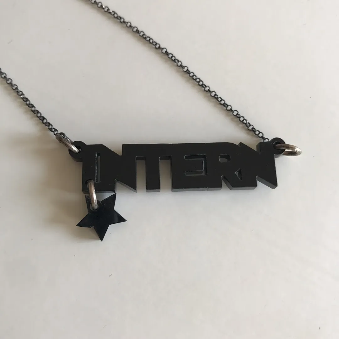 "Intern"- Plexi fun necklace photo 1