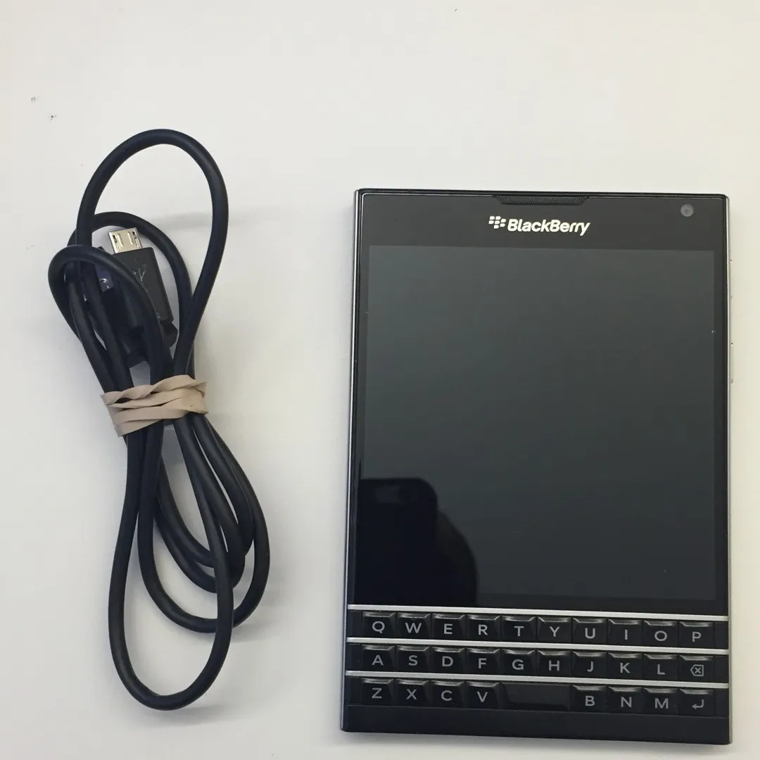 BlackBerry Passport - Unlocked photo 1