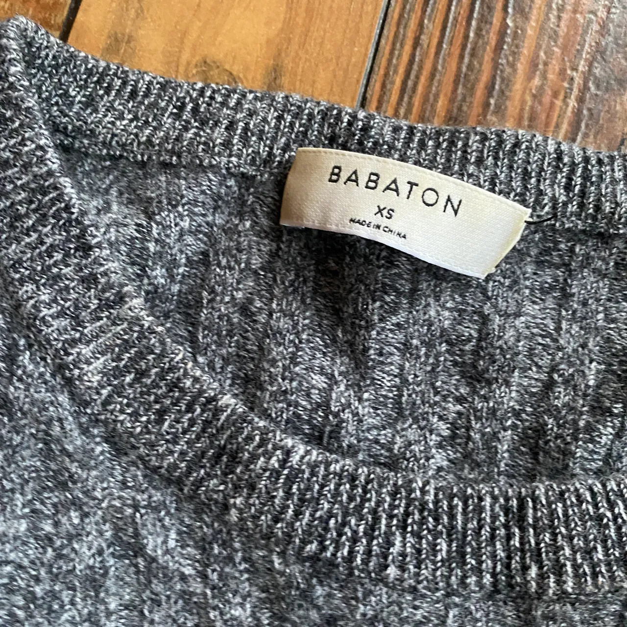 Size XS Babaton wool/linen crop sweater  photo 3