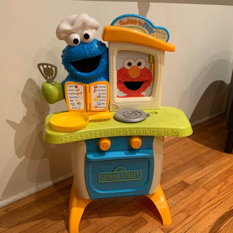 Sesame Street Come N Play Interactive Kitchen Cafe photo 1