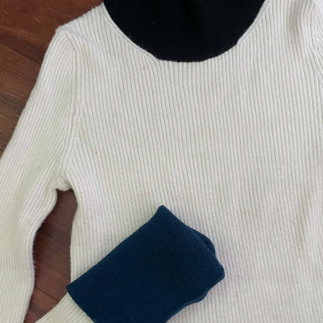 Really Soft Turtleneck Knit Sweater Size Small photo 1