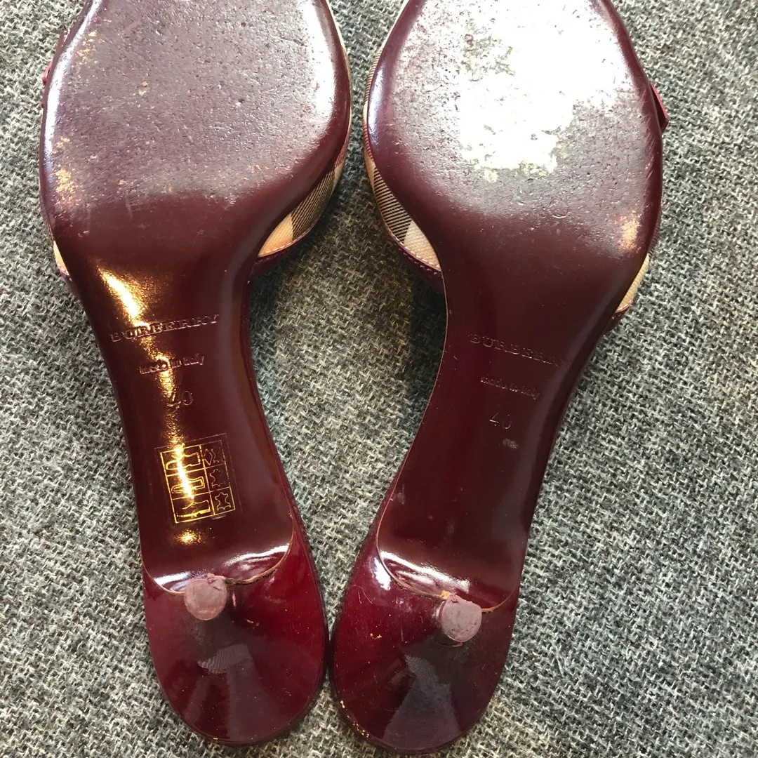 Gorgeous Burberry Mules Size 40 photo 7