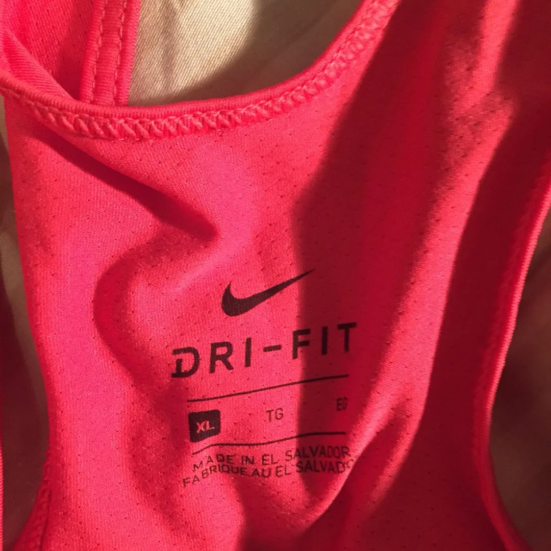 Salmon/pinky Nike Workout Shirt XL photo 1