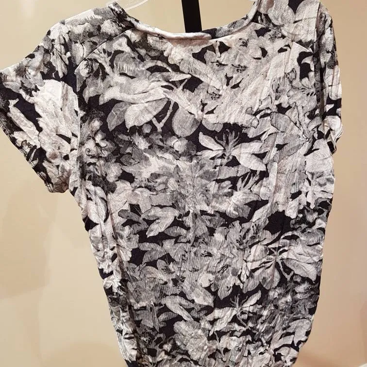 Wilfred Floral T-shirt Size Medium photo 4