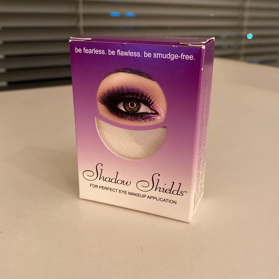 30 Eyeshadow Shields photo 1