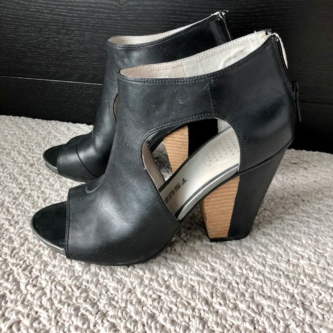 Black Cut Out Leather Heels photo 4