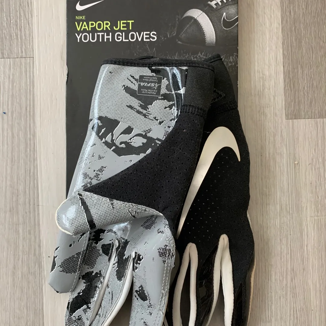 New Nike Vapour Jet Football Gloves ( Youth M) photo 1
