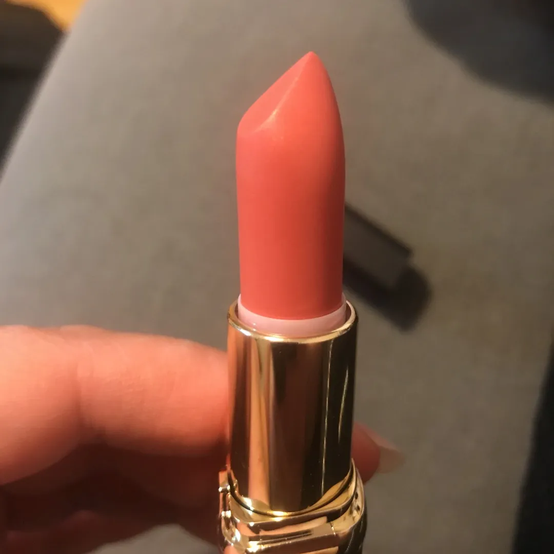 L’Oréal Lipstick photo 1