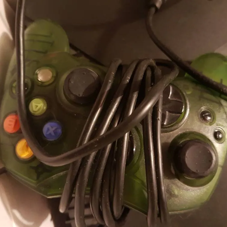 Functional Xbox with cables and 1 green controller photo 3