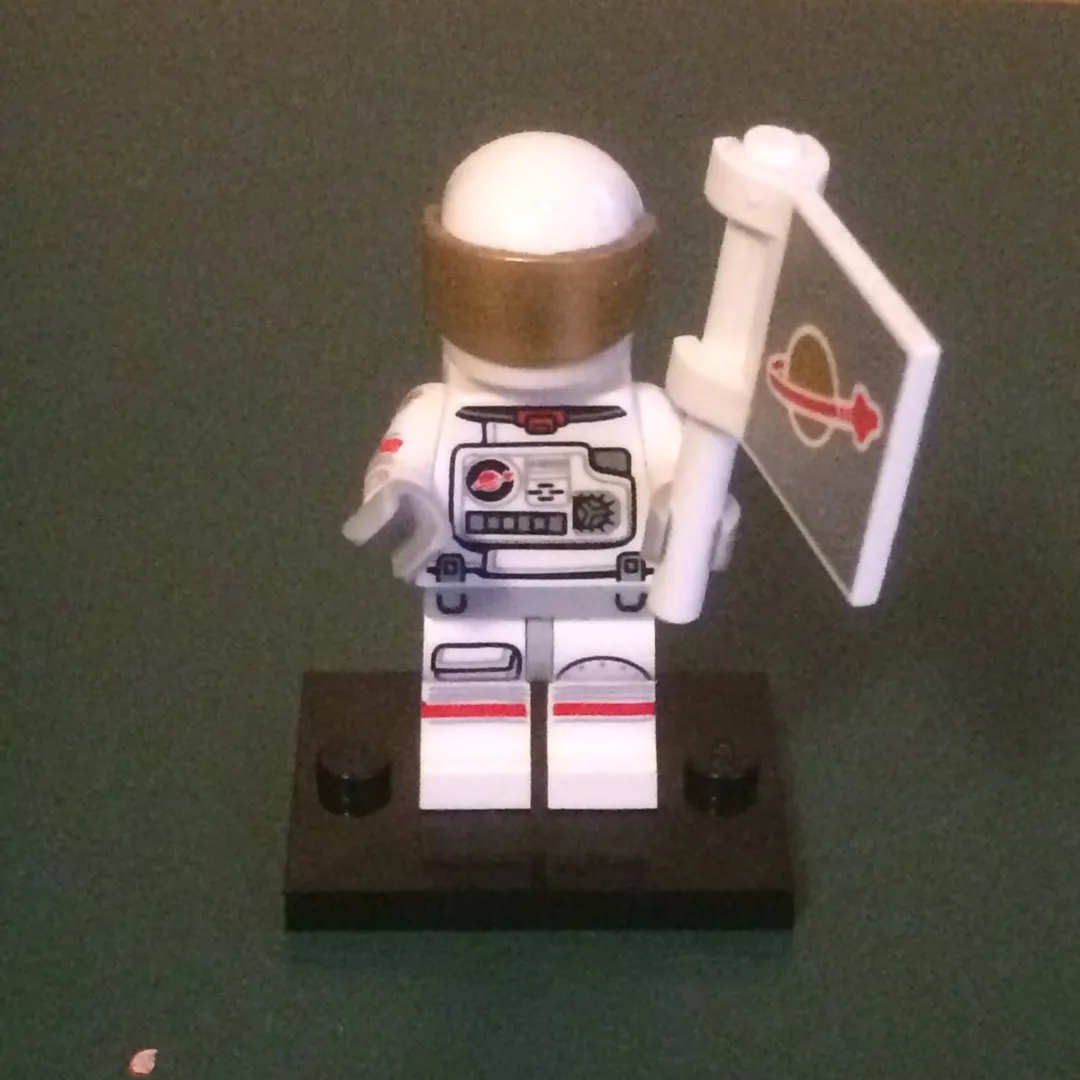 Lego Astronaut 👨‍🚀🚀 photo 1