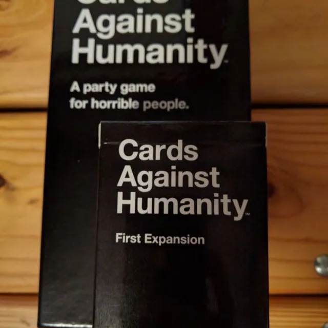 Cards Against Humanity + 1st Expansion photo 1