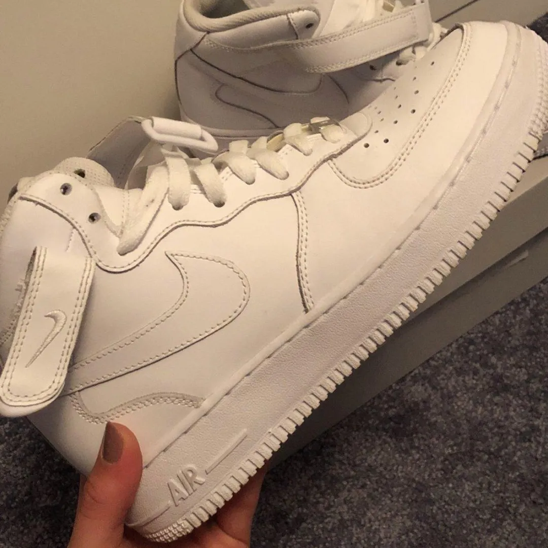 New Nike Air Force Ones Mid photo 3