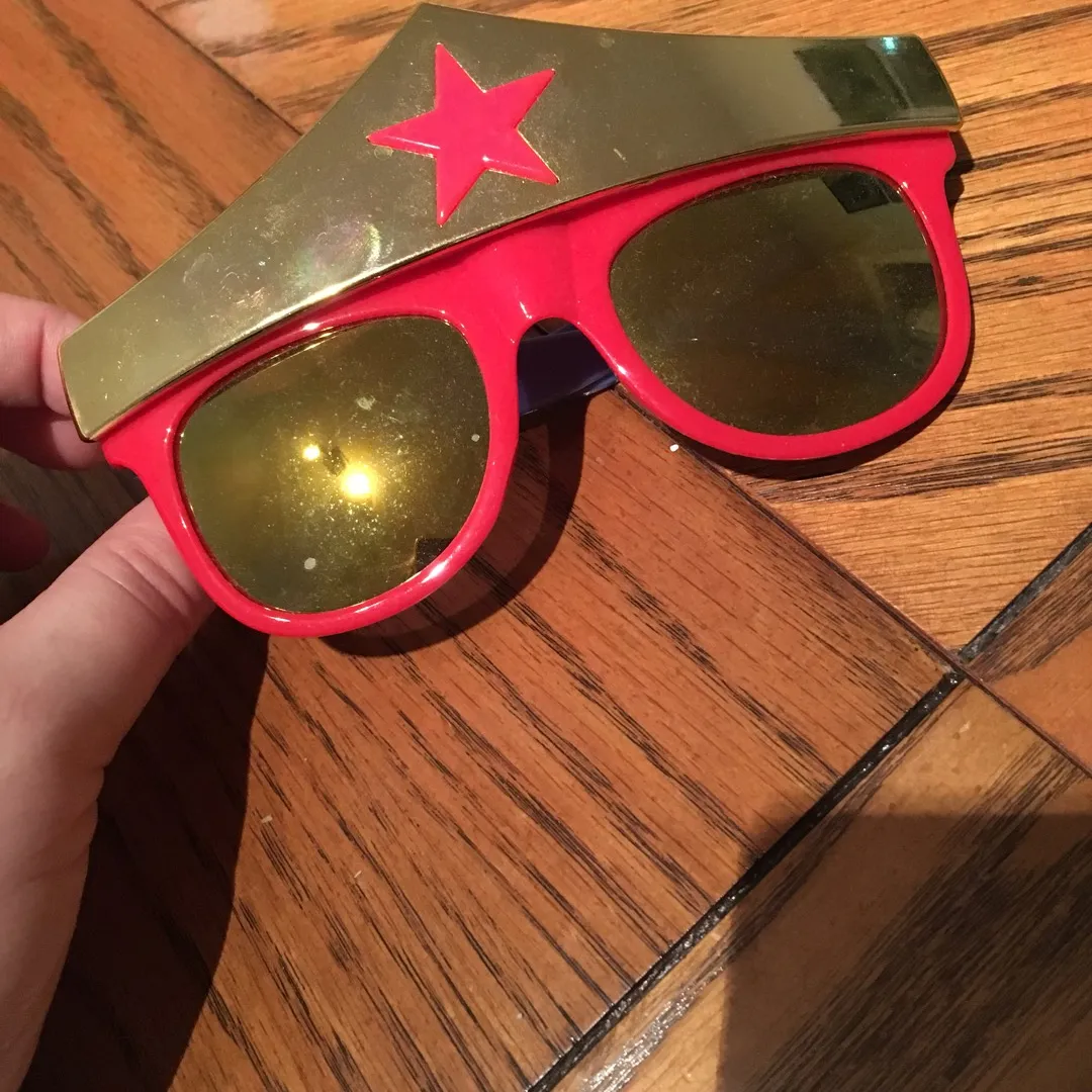 Wonder Woman Sunglasses photo 1