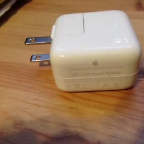 Apple 10w USB Power Adaptor photo 1