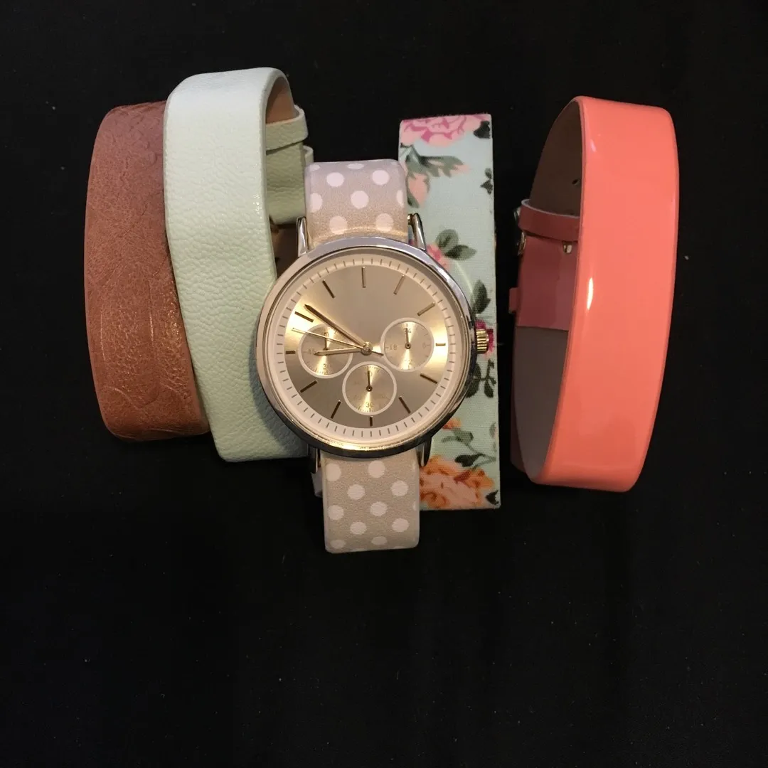 Watch With 5 Different Armbands photo 1